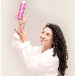 Shampo Hidratues për Flokë Kaçurrela me Mollë të Gjelbër – MaterNatura